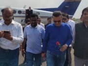 वीरेंद्र सहवाग छिंदवाड़ा पहुंचे, हवाई पट्टी पर लगा हुजूम