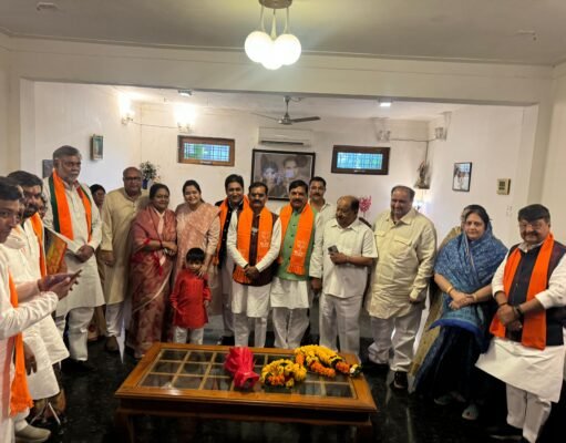 मुख्यमंत्री और केबिनेट मंत्रियों का दीपक सक्सेना के घर भव्य स्वागत