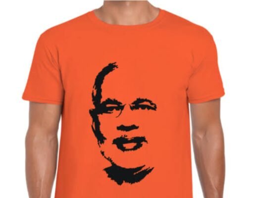 मोदी की फोटो वाली टी शर्ट बांटी, तीन पर एफआईआर