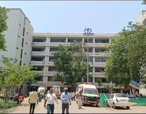 जिला अस्पताल में मरीजों के पैर कुतर रहे चूहे