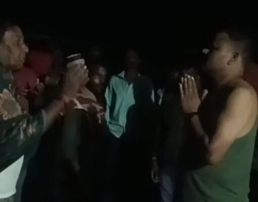 अकेली महिला के घर घुसा पुलिस आरक्षक