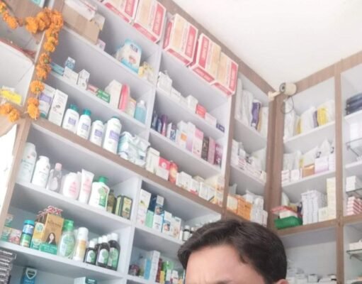 10 वी फेल चला रहा मेडिकल स्टोर, लाइसेंसी कर रहा खेती !