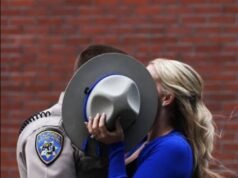 इंदौर में बायपास पर डांसिंग कार में पकड़े गए पुलिस अधिकारी !