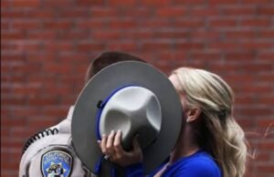 इंदौर में बायपास पर डांसिंग कार में पकड़े गए पुलिस अधिकारी !