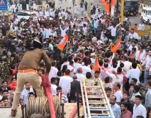 अपाहिज प्रशासन, बेबस पुलिस और बेकाबू प्रदर्शन !