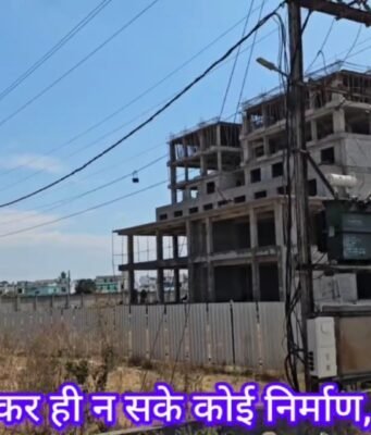 खजरी रोड स्टोरी : मोड़ दी सीवरेज लाइन, एकतरफा गढ़वा दिए बिजली के पोल !